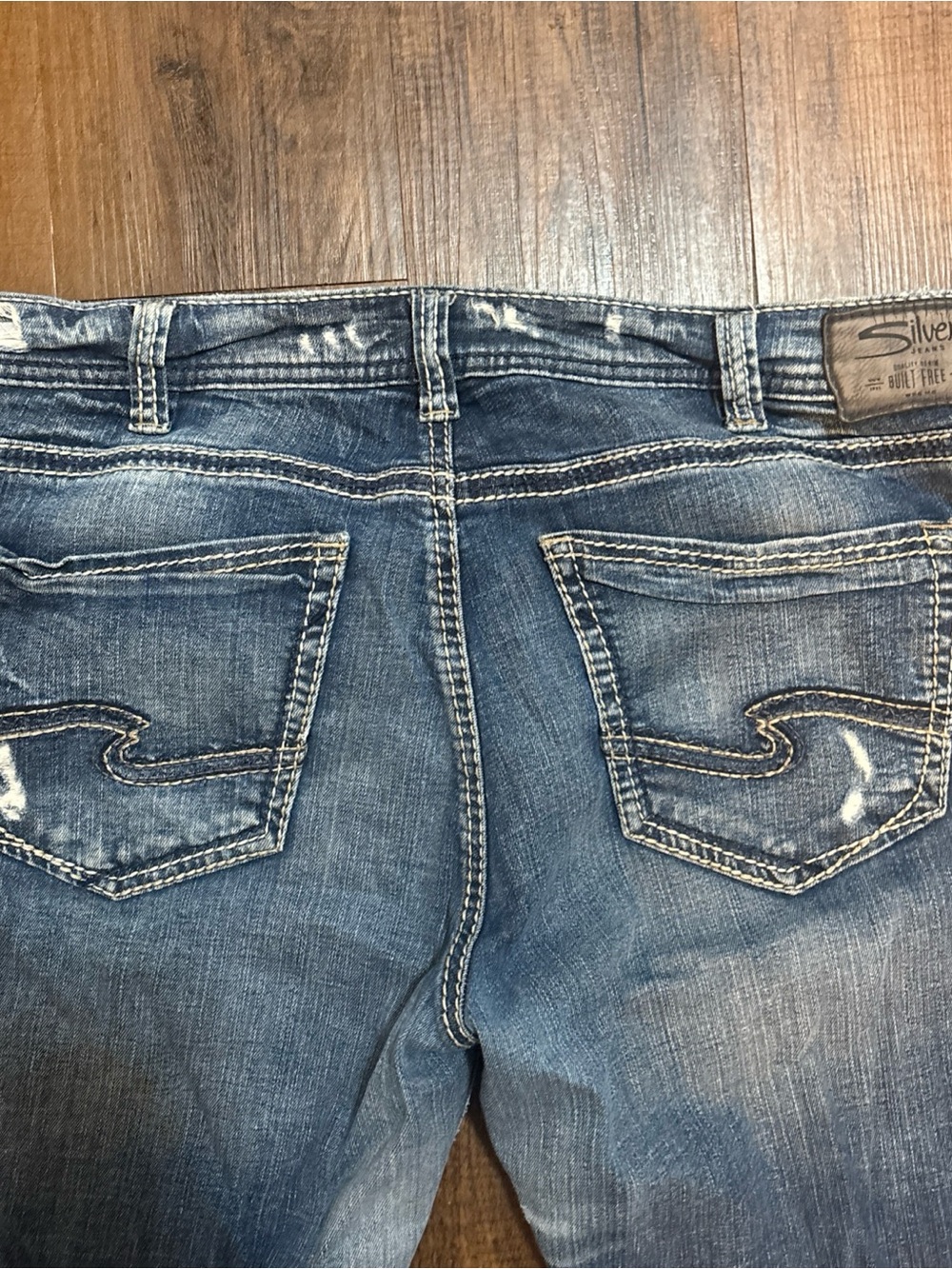 Silver Jeans Women's Skinny Jeans in Faded Blue with Patch Details - Picture 8 of 9